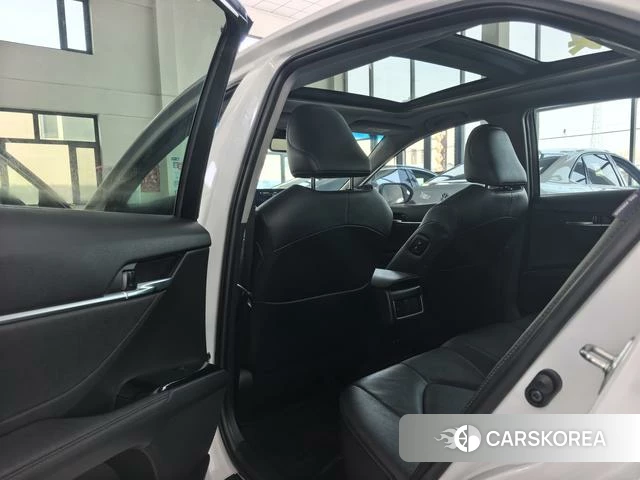 Toyota Camry 2022 Белый из Китая, фото 2