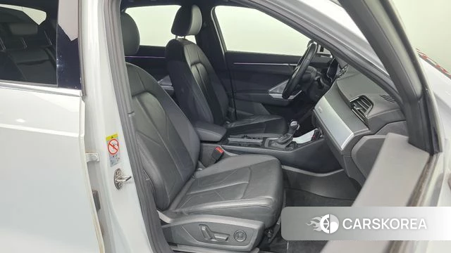 Audi Q3 (F3) 2020 Белый из Кореи, фото 2
