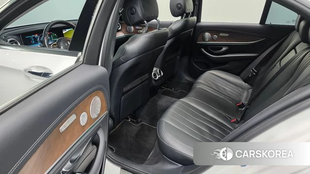 Mercedes-Benz E-Class W213 2019 Белый из Кореи, фото 2