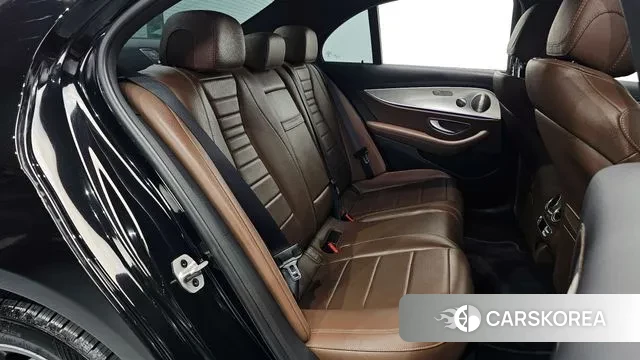 Mercedes-Benz E-Class W213 2021 Черный из Кореи, фото 2