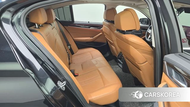 BMW 5 Series (G30) 2022 Черный из Кореи, фото 2
