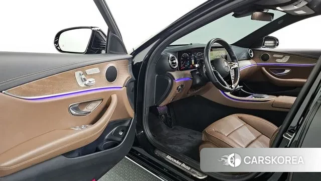 Mercedes-Benz E-Class W213 2022 Черный из Кореи, фото 2