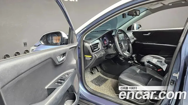 Kia Stonic 2018 Синий из Кореи, фото 2