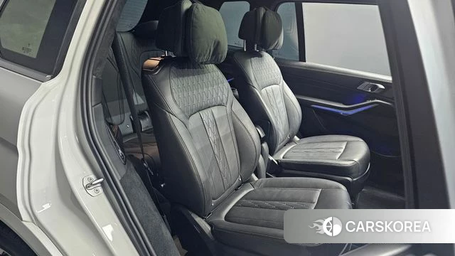 BMW X7 (G07) 2023 Белый из Кореи, фото 2