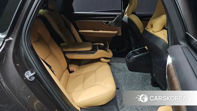Volvo S90 2023 Серый из Кореи, фото 2