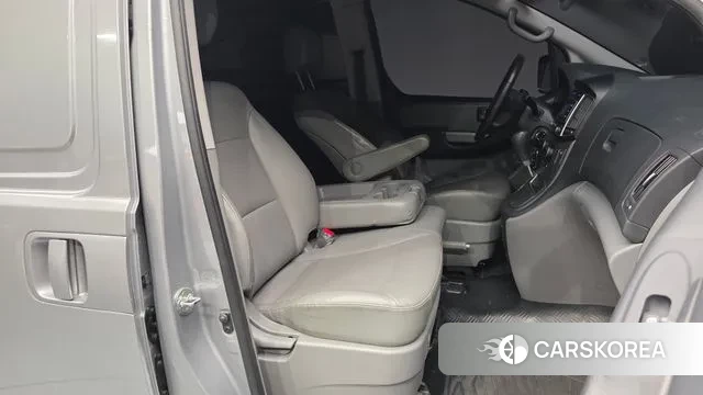 Hyundai The New Grand Starex 2018 Серебряный из Кореи, фото 2