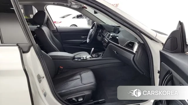 BMW 3 Series GT (F34) 2018 Белый из Кореи, фото 2