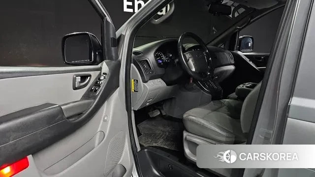 Hyundai The New Grand Starex 2018 Серебристо-серый из Кореи, фото 2