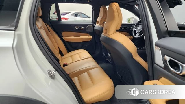 Volvo V60 Cross-Country 2nd Generation 2024 Белый из Кореи, фото 2