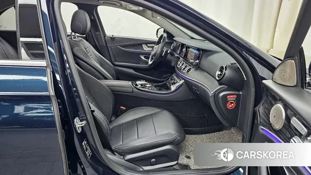 Mercedes-Benz E-Class W213 2018 Синий из Кореи, фото 2