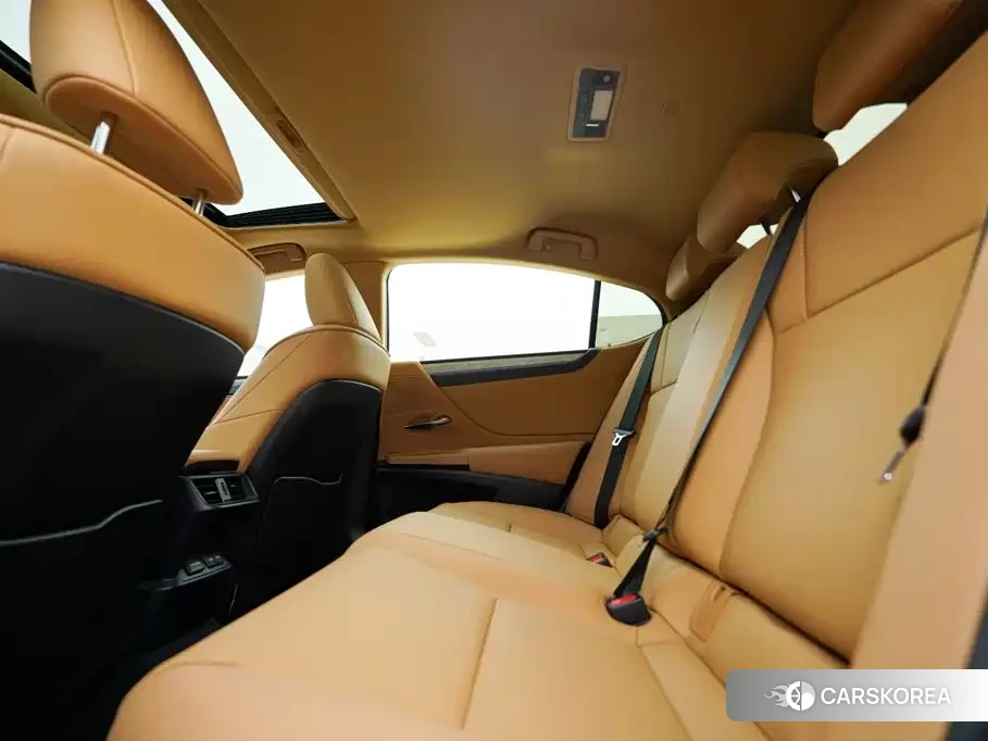 Lexus ES 2026 Silver/gray из Китая, фото 3