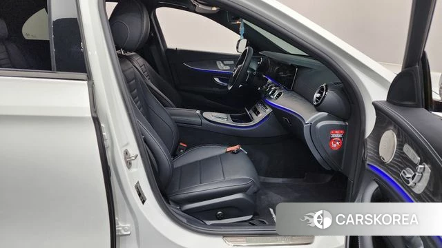 Mercedes-Benz E-Class W213 2023 Белый из Кореи, фото 2