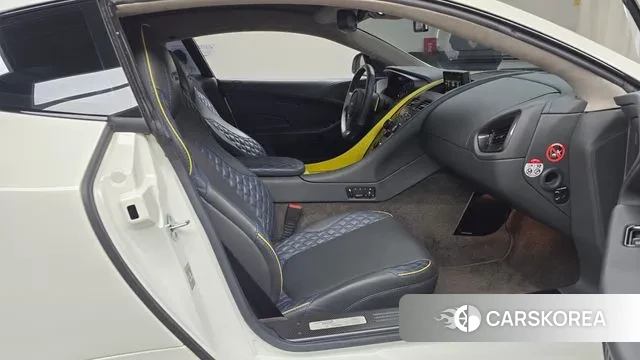 Aston Martin Vanquish S 2018 Белый из Кореи, фото 2