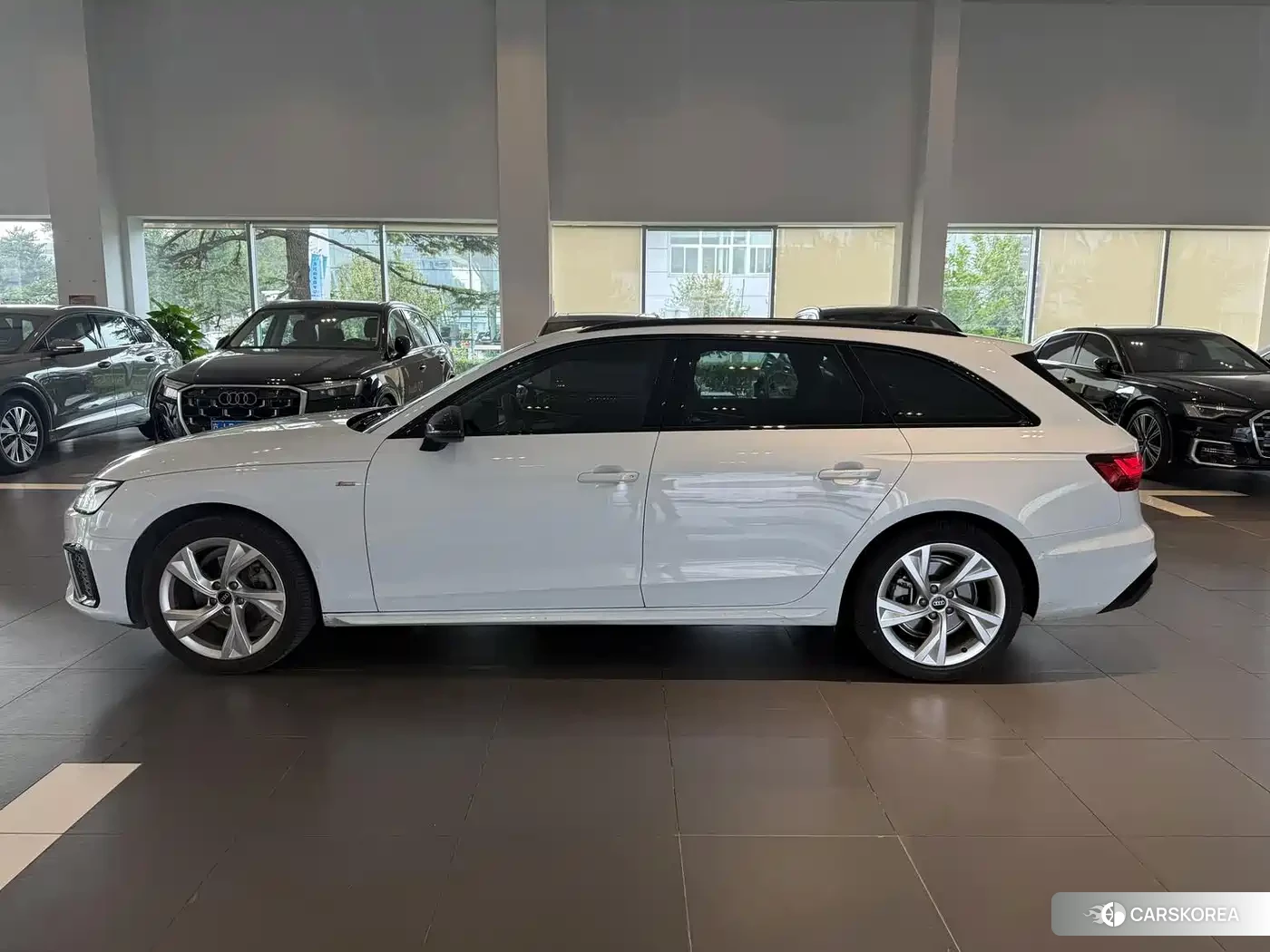 Audi A4L 2022 Белый из Китая, фото 2