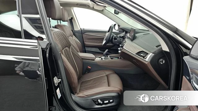 BMW 6 Series GT (G32) 2023 Черный из Кореи, фото 2