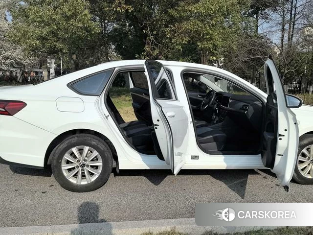 Volkswagen Lavida 2023 Белый из Китая, фото 2