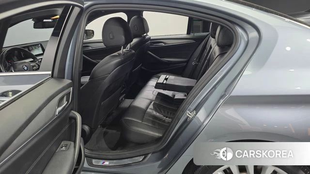 BMW 5 Series (G30) 2018 Серый из Кореи, фото 2