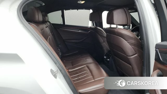 BMW 5 Series (G30) 2018 Белый из Кореи, фото 2