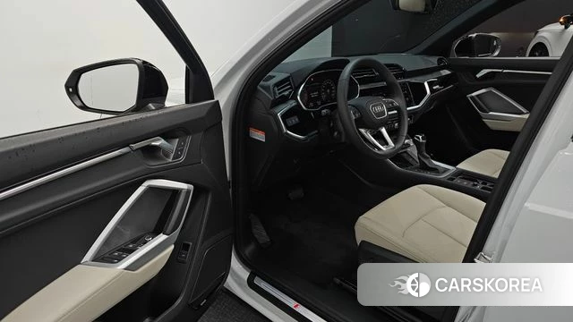 Audi Q3 (F3) 2025 Белый из Кореи, фото 2