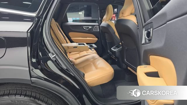 Volvo XC60 second Generation 2018 Черный из Кореи, фото 2
