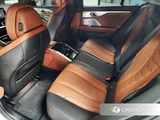 BMW 8 Series (G15) 2023 Белый из Кореи, фото 2