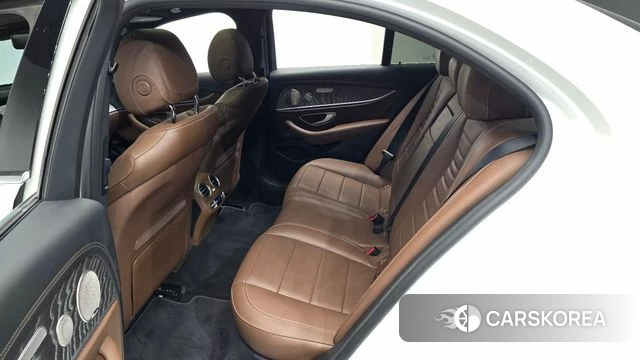 Mercedes-Benz E-Class W213 2022 Белый из Кореи, фото 2