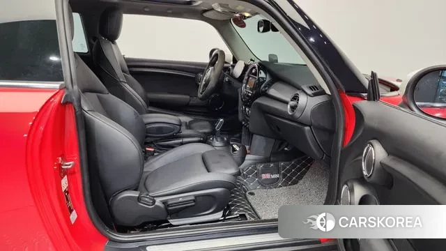 Mini Cooper 2021 Красный из Кореи, фото 2