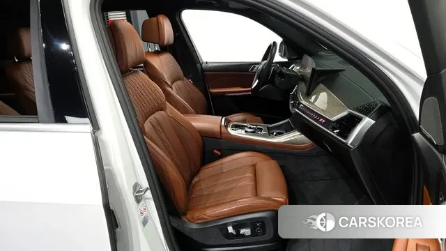 BMW X7 (G07) 2023 Белый из Кореи, фото 2