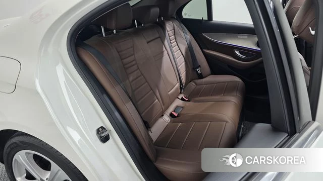 Mercedes-Benz E-Class W213 2018 Белый из Кореи, фото 2