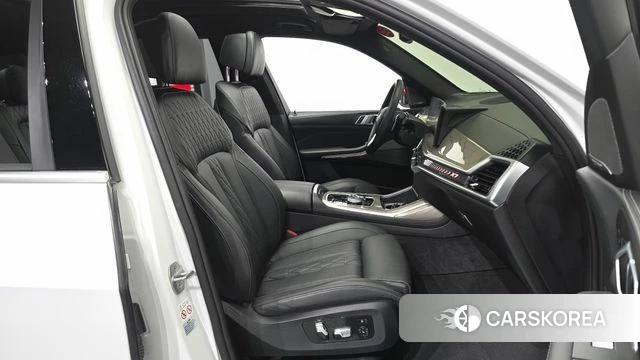 BMW X7 (G07) 2023 Белый из Кореи, фото 2