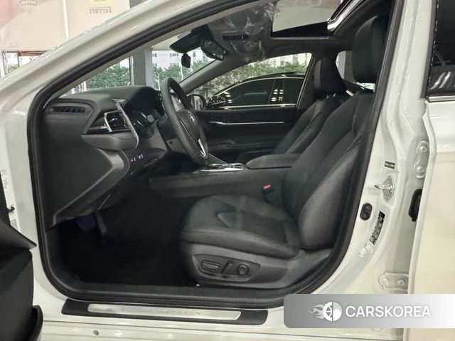 Toyota Camry (XV70) 2024 Белый из Кореи, фото 2