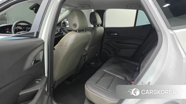 Chevrolet (GM Daewoo) Trax Crossover 2024 Белый из Кореи, фото 2