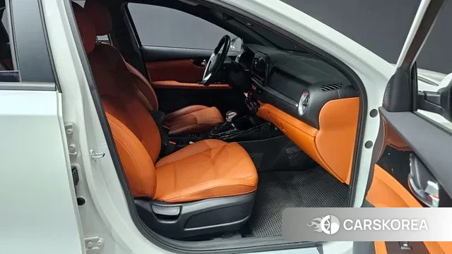 Kia The New K3 2nd generation 2024 Белый из Кореи, фото 2