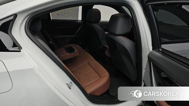 BMW 5 Series (G60) 2024 Белый из Кореи, фото 2