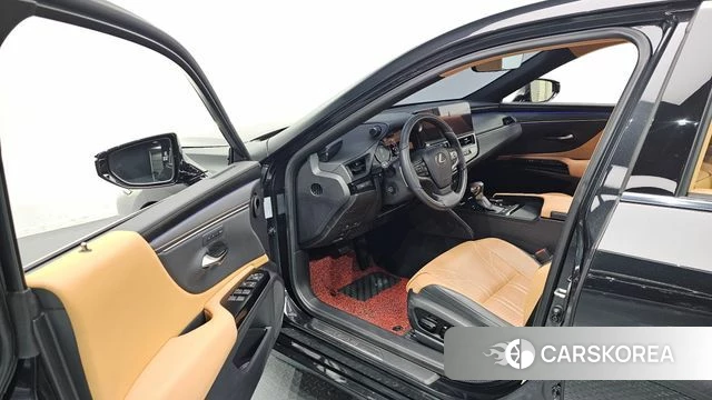 Lexus ES300h 7th generation 2023 Серый из Кореи, фото 2