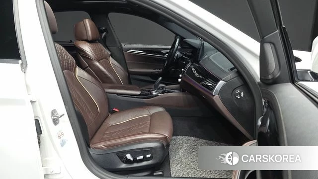 BMW 5 Series (G30) 2022 Белый из Кореи, фото 2