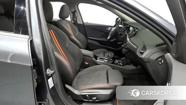 BMW 1 Series (F40) 2020 Серый из Кореи, фото 2