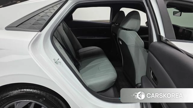 Hyundai The New Avante (CN7) 2023 Белый из Кореи, фото 2