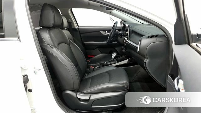 Kia The New K3 2nd generation 2022 Белый из Кореи, фото 2