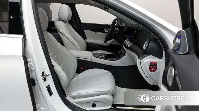 Mercedes-Benz E-Class W213 2023 Белый из Кореи, фото 2