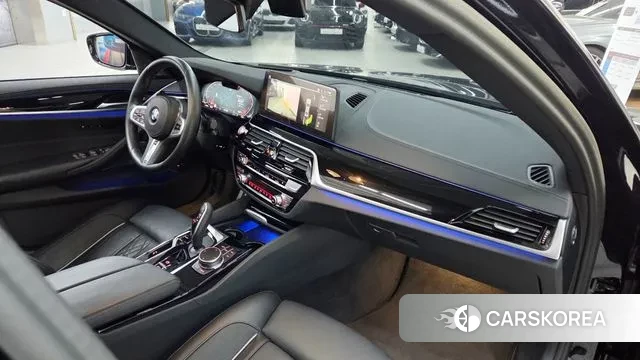 BMW 5 Series (G30) 2023 Черный из Кореи, фото 2