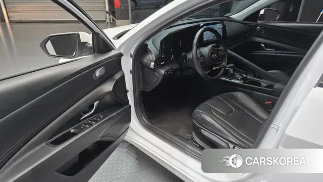 Hyundai Avante Hybrid (CN7) 2023 Белый из Кореи, фото 2