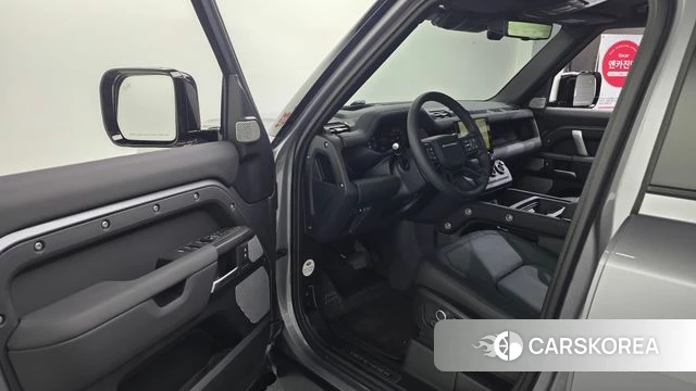 Land Rover Defender (L663) 2024 Серый из Кореи, фото 2