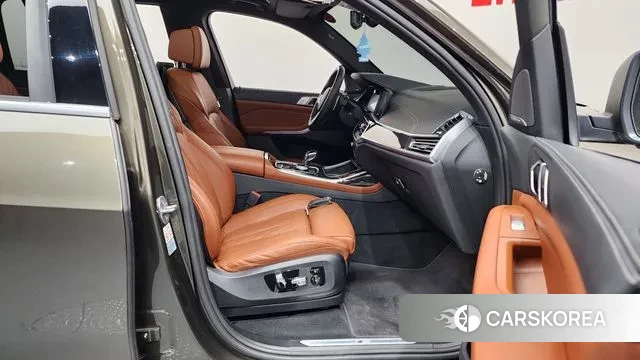 BMW X7 (G07) 2022 Песочный из Кореи, фото 2