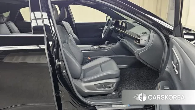 Toyota Crown Crossover 2023 Черный из Кореи, фото 2