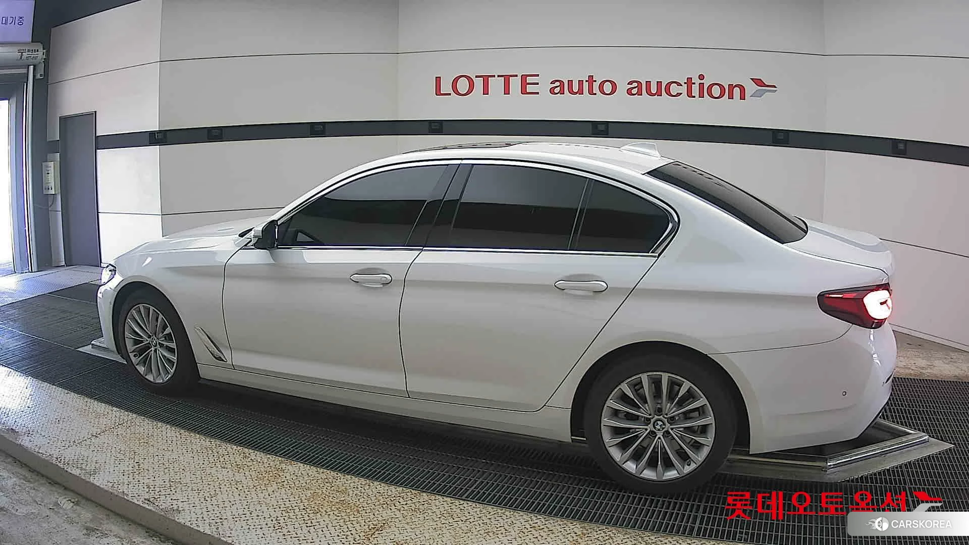 BMW  523d 2023 Белый из Кореи, фото 2