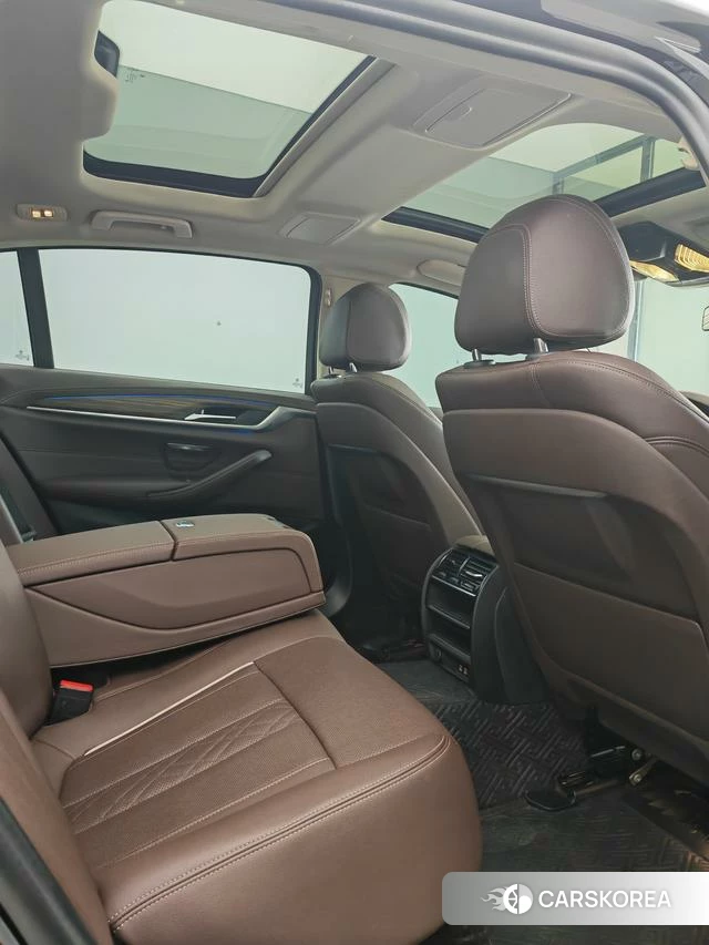 BMW 5 series PHEV 2022 Черный из Китая, фото 2