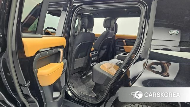 Land Rover Defender (L663) 2023 Черный из Кореи, фото 2