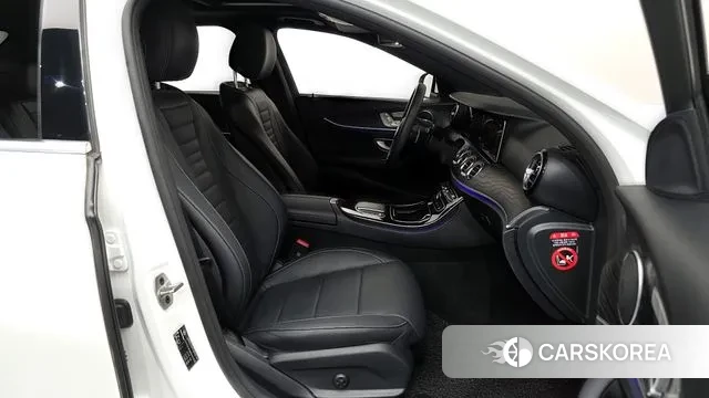 Mercedes-Benz E-Class W213 2023 Белый из Кореи, фото 2