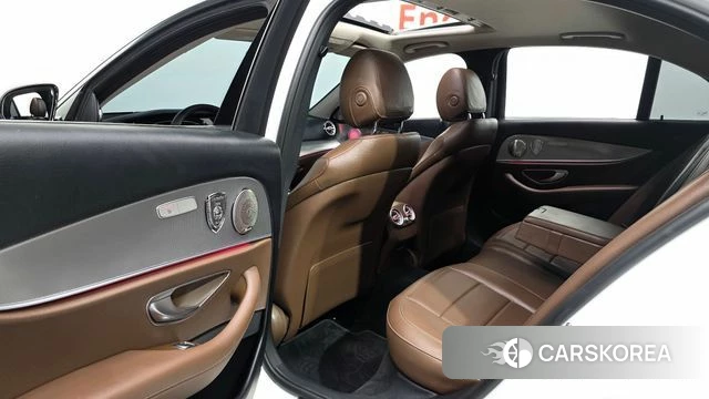 Mercedes-Benz E-Class W213 2018 Белый из Кореи, фото 2
